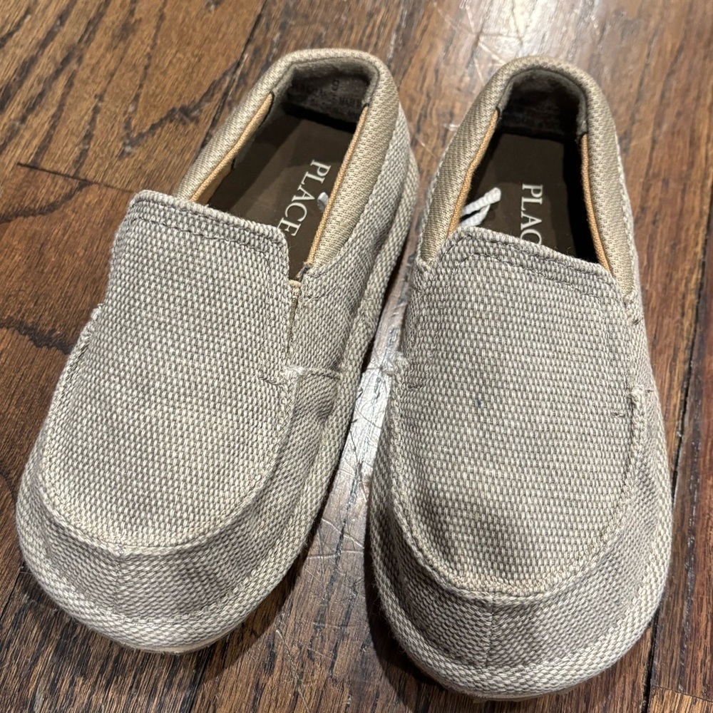 Boys Children's Place beige Textured Slip-On Shoe-
Size 9